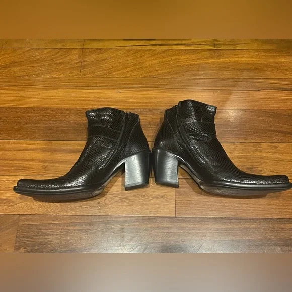 Authentic Freelance Black Leather pointed toe boots Size 36/6 mint condition - Picture 9 of 15